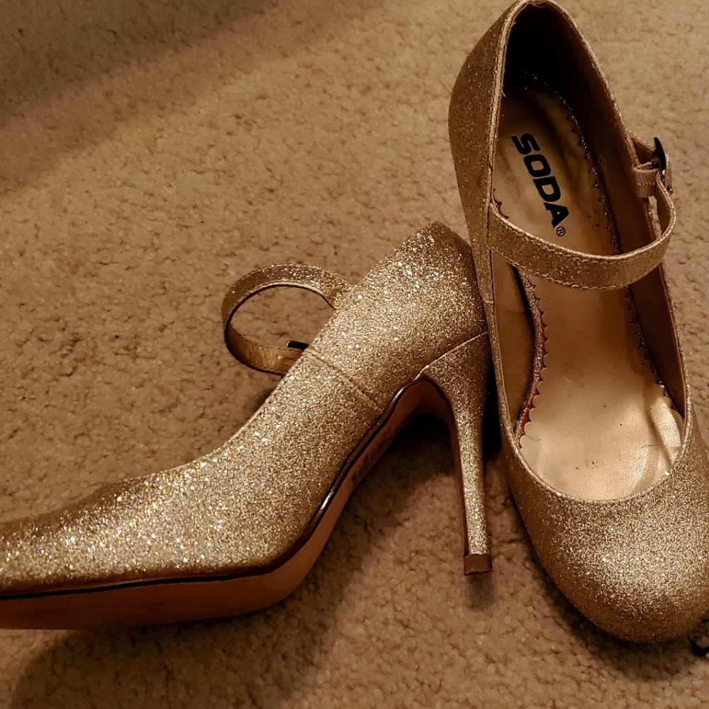Mary Jane Pumps